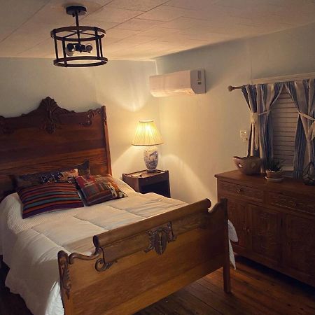 Boho-Chic Retreat - Unit 3 Apartment บลูมมิงตัน ภายนอก รูปภาพ