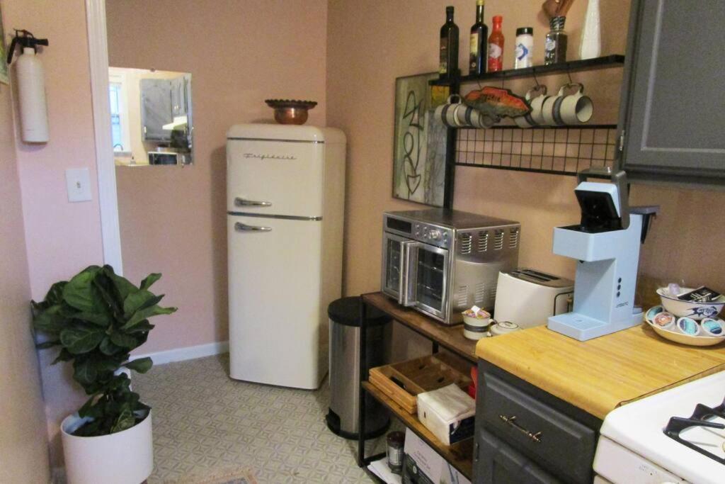 Boho-Chic Retreat - Unit 3 Apartment บลูมมิงตัน ภายนอก รูปภาพ