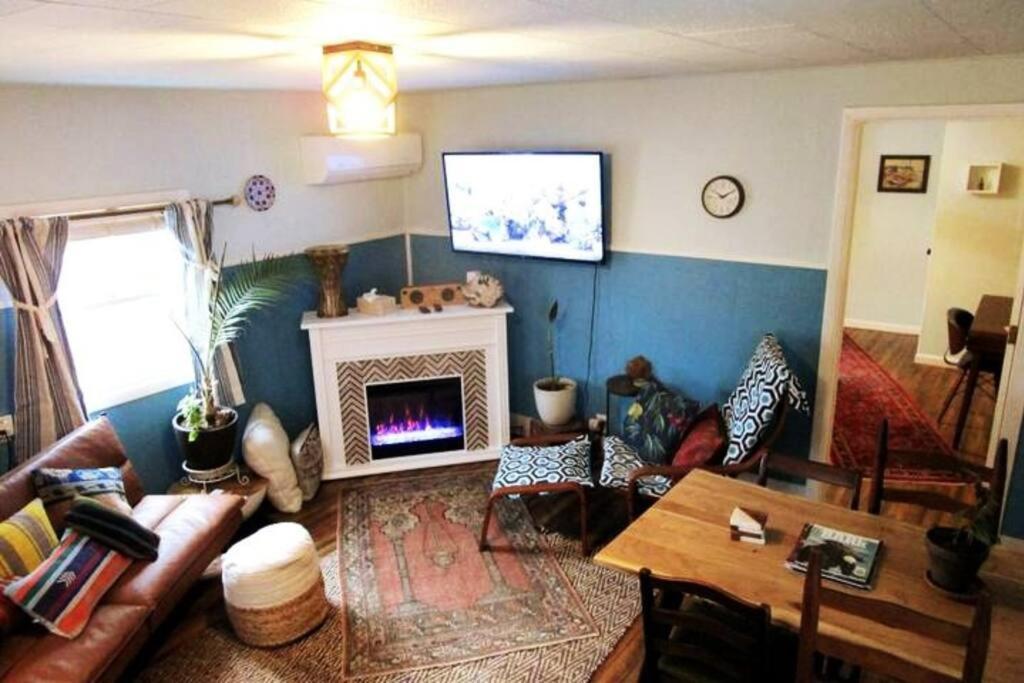 Boho-Chic Retreat - Unit 3 Apartment บลูมมิงตัน ภายนอก รูปภาพ