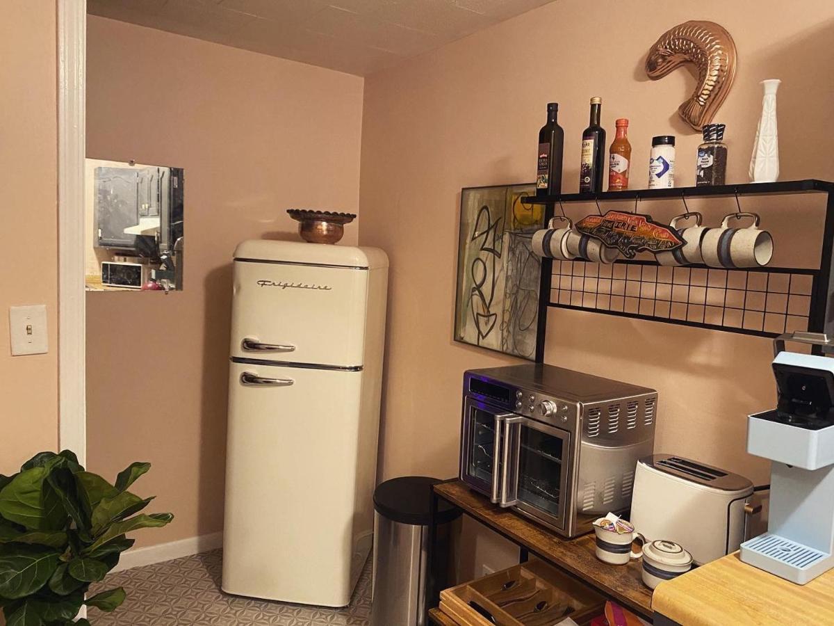 Boho-Chic Retreat - Unit 3 Apartment บลูมมิงตัน ภายนอก รูปภาพ